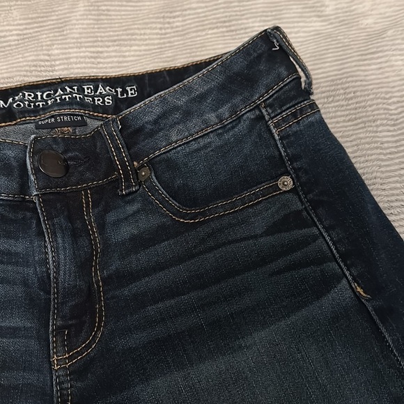 American Eagle MIDI Super Stretch Dark Washed Jean Shorts Size 4 - Picture 2 of 7